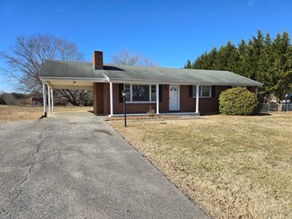 1709 Grandview Rd, Bedford, VA 24523