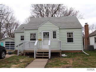101 S Pine St, Vermillion, SD 57069