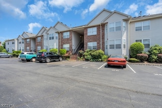 15 Donna Dr, East Hanover, NJ 07936