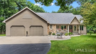 7731 Summit 19 55 Dr, Gladstone, MI 49837