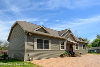 240 Sunset Ave, Greenfield Township, PA 18407