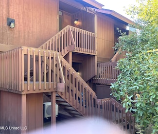230 Lakeside Villa Unit E, Diamondhead, MS 39525
