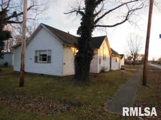 225 S 5th St SW, Clay City, IL 62824