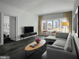 135 S 18th St Unit PLATINUM1BED+DEN, Philadelphia, PA 19103