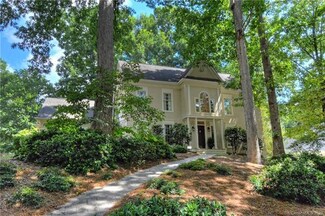 4421 Canoebrook Rd, Charlotte, NC 28210