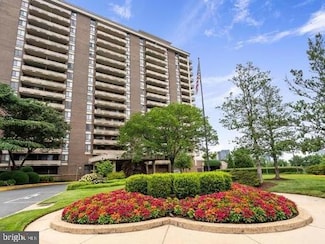 1800 Old Meadow Rd Unit 303, McLean, VA 22102