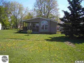 302 N Sterling St, Ashley, MI 48806