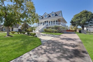 208 Club Island Way, Montgomery, TX 77356