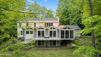 2 Dunmore Ct, Lenox, MA 01240