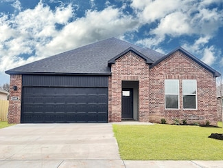 308 Lainey Dr, Maumelle, AR 72113