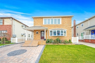 22 Sandalwood Ave Unit 2nd Floor, Valley Stream, NY 11581