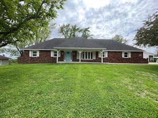 820 Fairlane Dr, Chillicothe, MO 64601