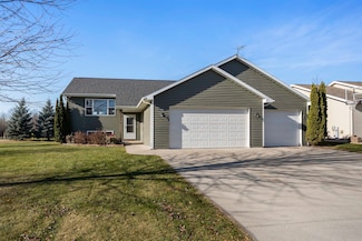2290 Ladybird Dr, Neenah, WI 54956