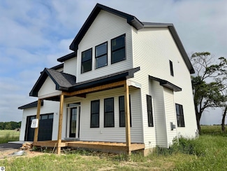 1200 Magnolia Dr, Traverse City, MI 49696