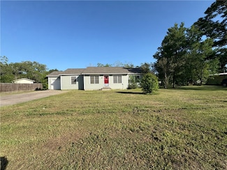 203 Dugger St, Edna, TX 77957