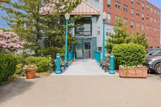 750 Davol St Unit 822, Fall River, MA 02720