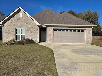 122 Glen Oaks Cir, Glencoe, AL 35905