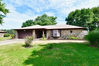 1290 Fox Trail Dr E, New Palestine, IN 46163
