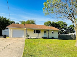 211 Bacorn Ave, Ava, MO 65608