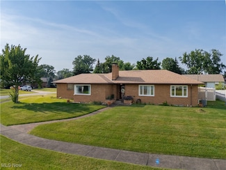 2087 Guarnieri Dr NE, Warren, OH 44483