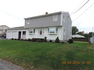 72 Feno Ct, Somerset, MA 02726