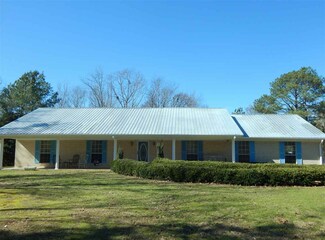 3727 Popes Rd, Carthage, MS 39051