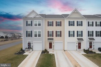 13 Horace Ct, Bunker Hill, WV 25413