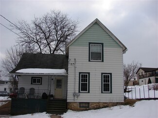 206 3rd St, Mineral Point, WI 53565