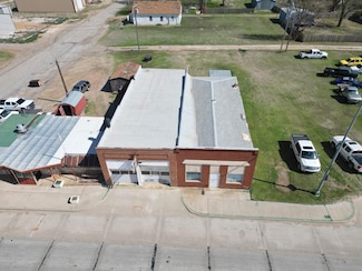 210 S Broadway, Geary, OK 73040