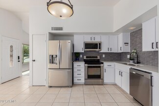 6028 W Mauna Loa Ln, Glendale, AZ 85306
