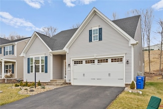 136 Horseshoe Dr, Oakdale, PA 15071