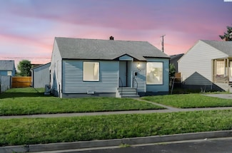 1020 W Park St, Pasco, WA 99301