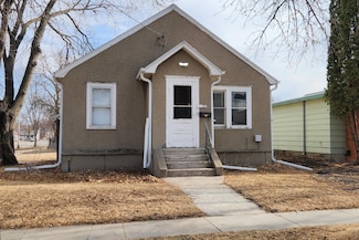 735 14th St N, Fargo, ND 58102