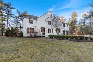 69 Plymouth St, Carver, MA 02330