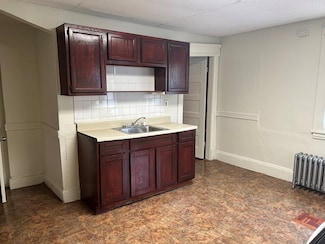 448 Dickinson St Unit 1, Springfield, MA 01108