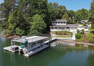 327 Chatuge Village Cr, Hayesville, NC 28904