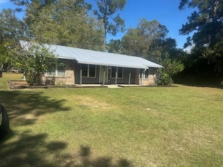 5827 Coy Burgess Loop, Defuniak Springs, FL 32435