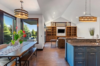 805 Broken Choker Ln, Bigfork, MT 59911