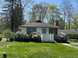 37 Middle Rd, Guilford, CT 06437