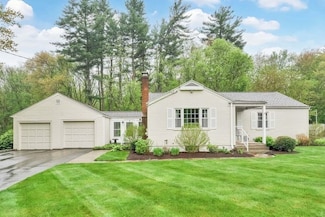 175 Oak Hollow Rd, Springfield, MA 01128