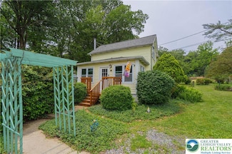 636 School Rd, Nazareth, PA 18064