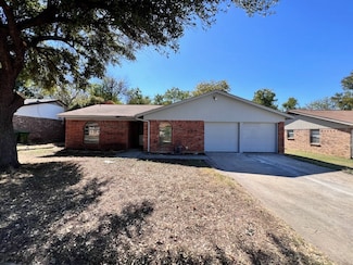 6016 Hillcrest Dr, Watauga, TX 76148