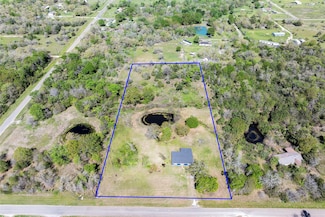 4689 Oakridge Dr, Bedias, TX 77831