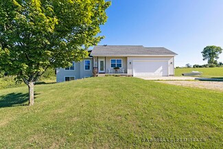 2335 Shepards View Dr NE, Cedar Springs, MI 49319