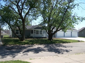 122 Larkspur Dr, Catlin, IL 61817