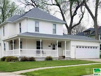 308 11th St, Alton, IA 51003