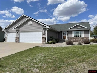 1019 Westwood Dr, Saint James, MN 56081