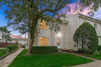 101 Pilgrim Ct Unit 5, Bolingbrook, IL 60440