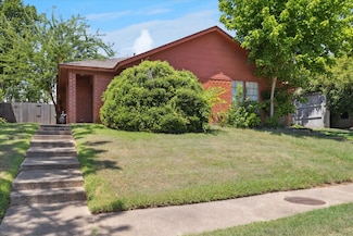 2106 Valleywood Dr, Arlington, TX 76013