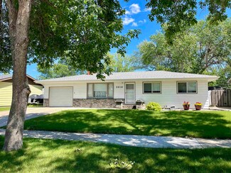 2616 5th St NW, Minot, ND 58703